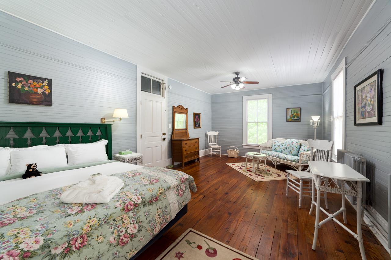 Grand Old Lady Hotel - thumb 4