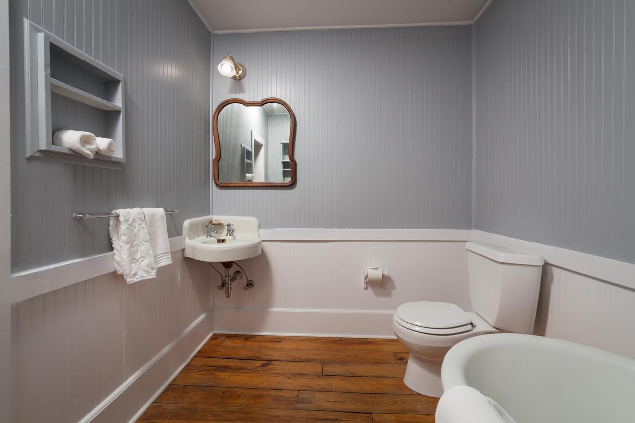 Grand Old Lady Hotel - thumb 22