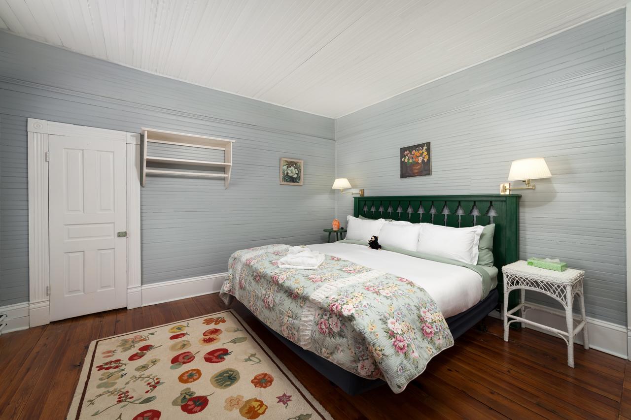 Grand Old Lady Hotel - thumb 3