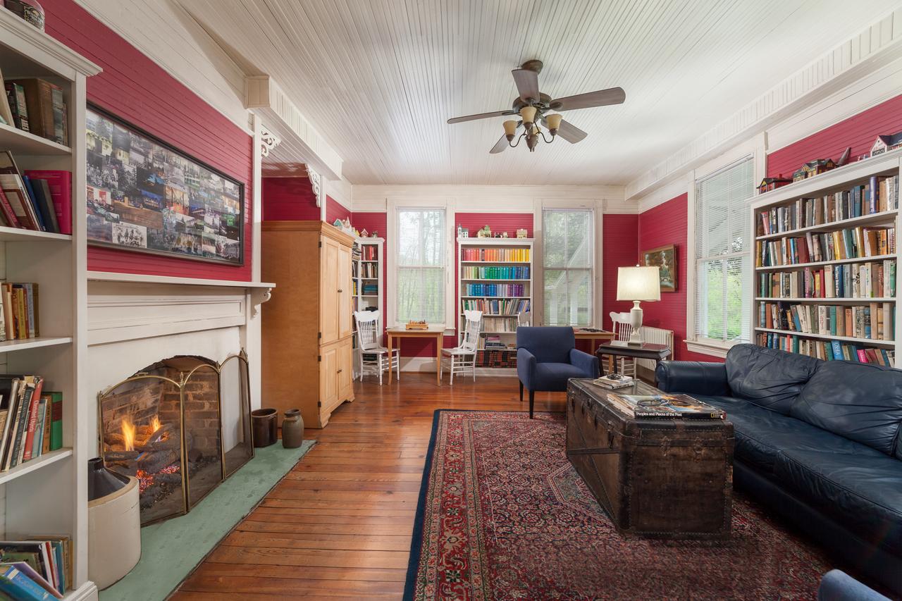 Grand Old Lady Hotel - thumb 35