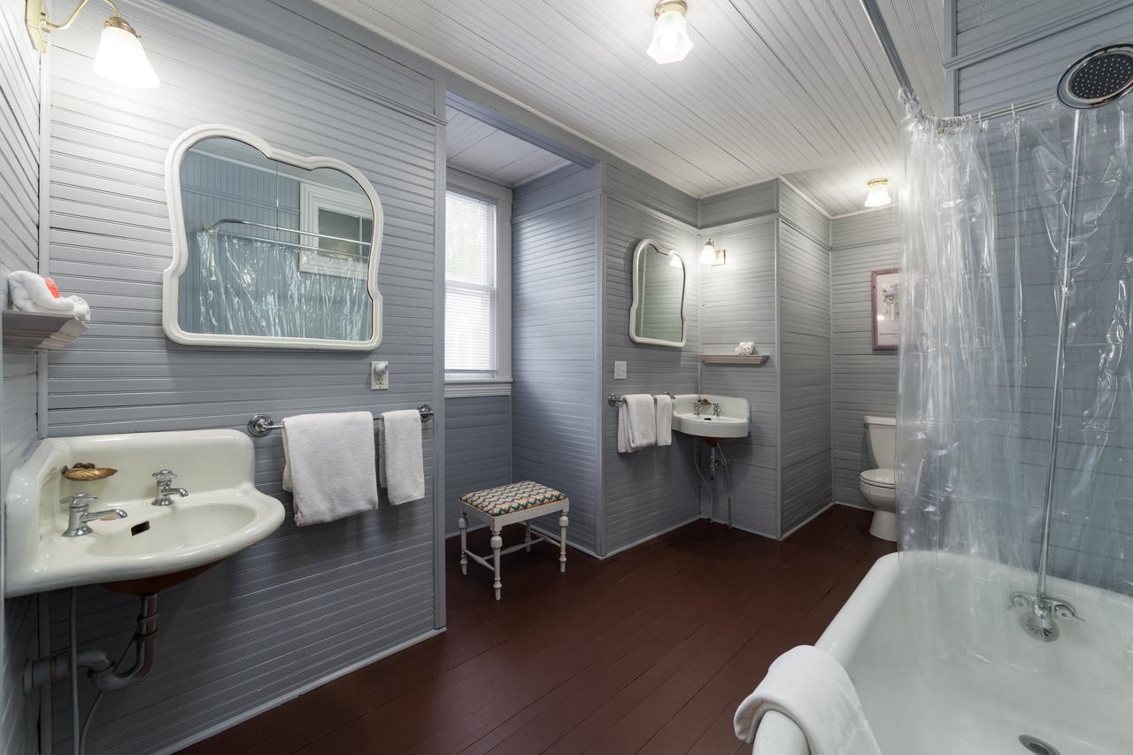 Grand Old Lady Hotel - thumb 17