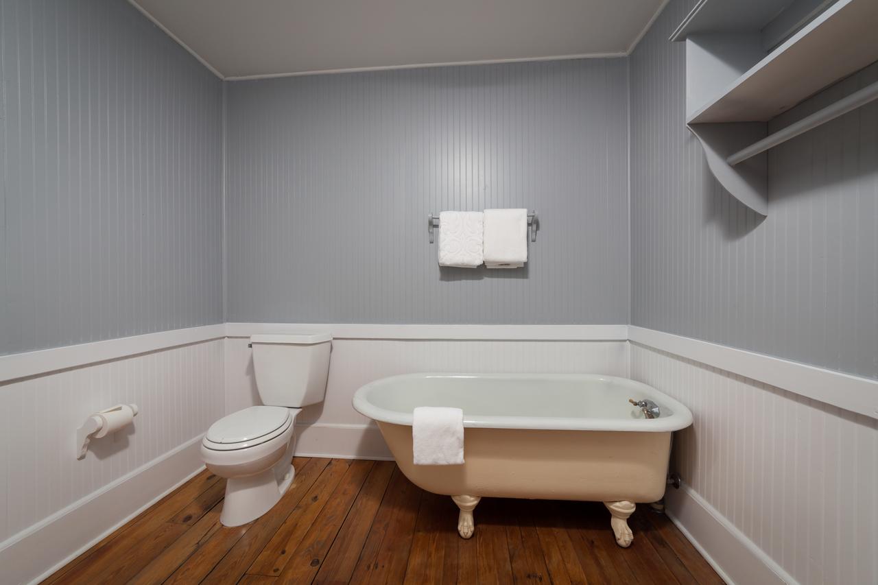 Grand Old Lady Hotel - thumb 21