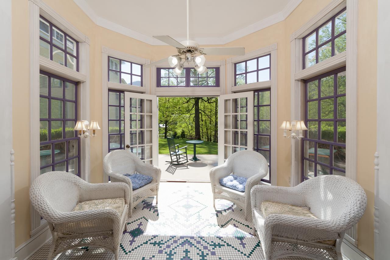 Grand Old Lady Hotel - thumb 42