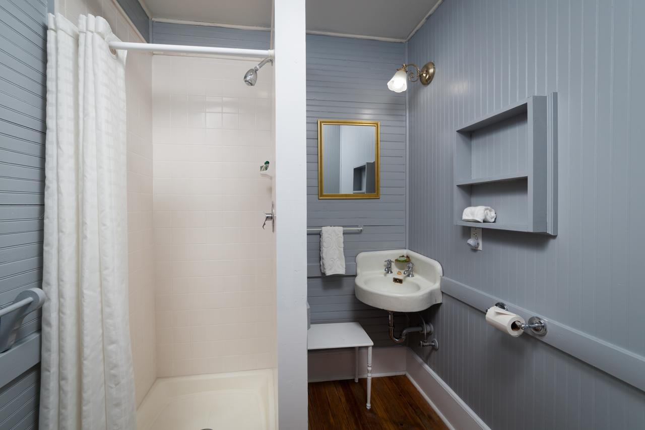 Grand Old Lady Hotel - thumb 8