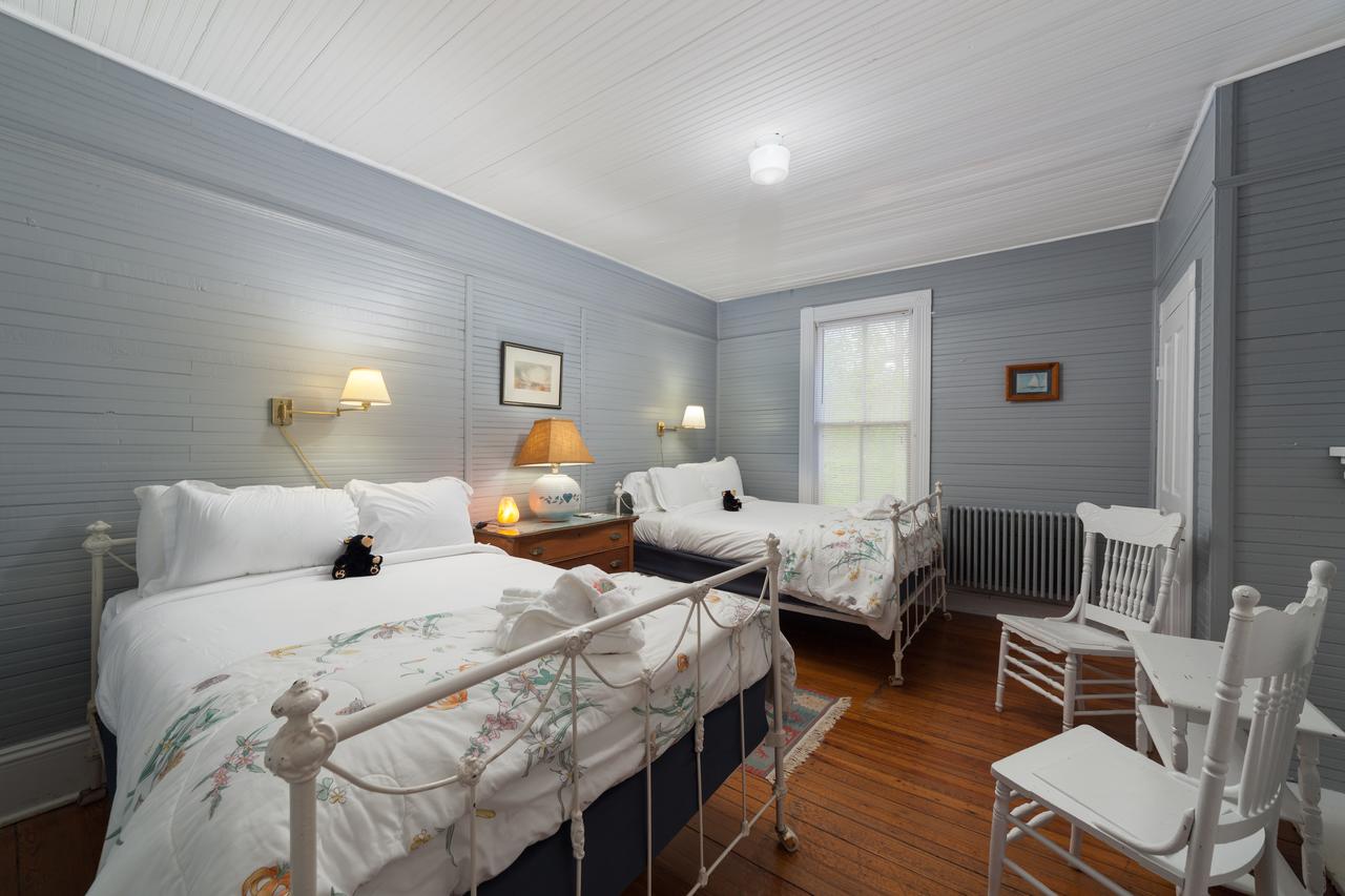 Grand Old Lady Hotel - thumb 16