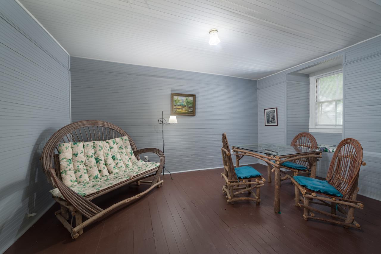 Grand Old Lady Hotel - thumb 10