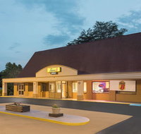 Super 8 by Wyndham Asheville Airport - Tourism Bookings