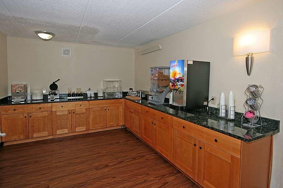 Red Roof Greensboro Airport - thumb 6