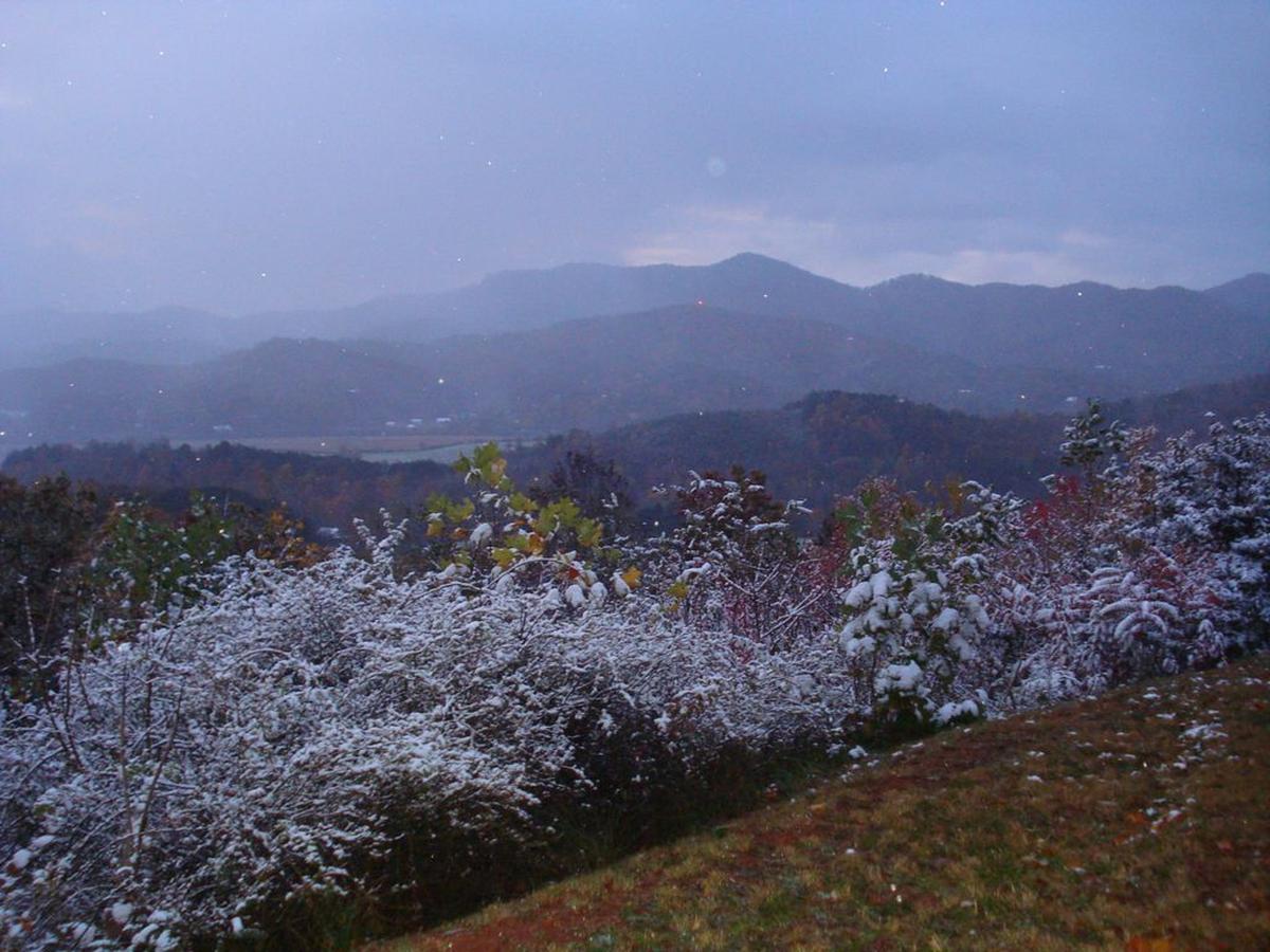 A Little Slice Of Smokey Mountain Heaven With Wifi - thumb 9