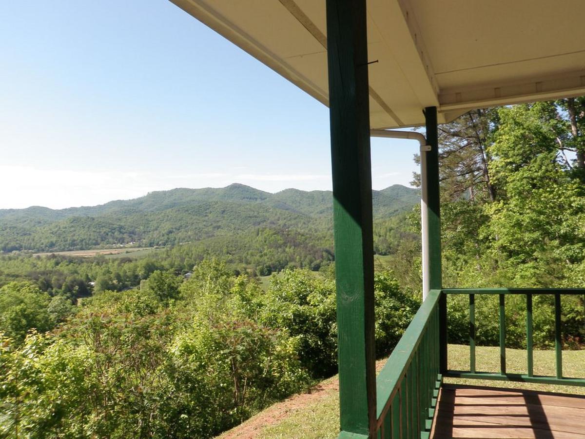 A Little Slice Of Smokey Mountain Heaven With Wifi - thumb 6