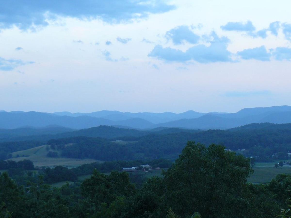 A Little Slice Of Smokey Mountain Heaven With Wifi - thumb 14