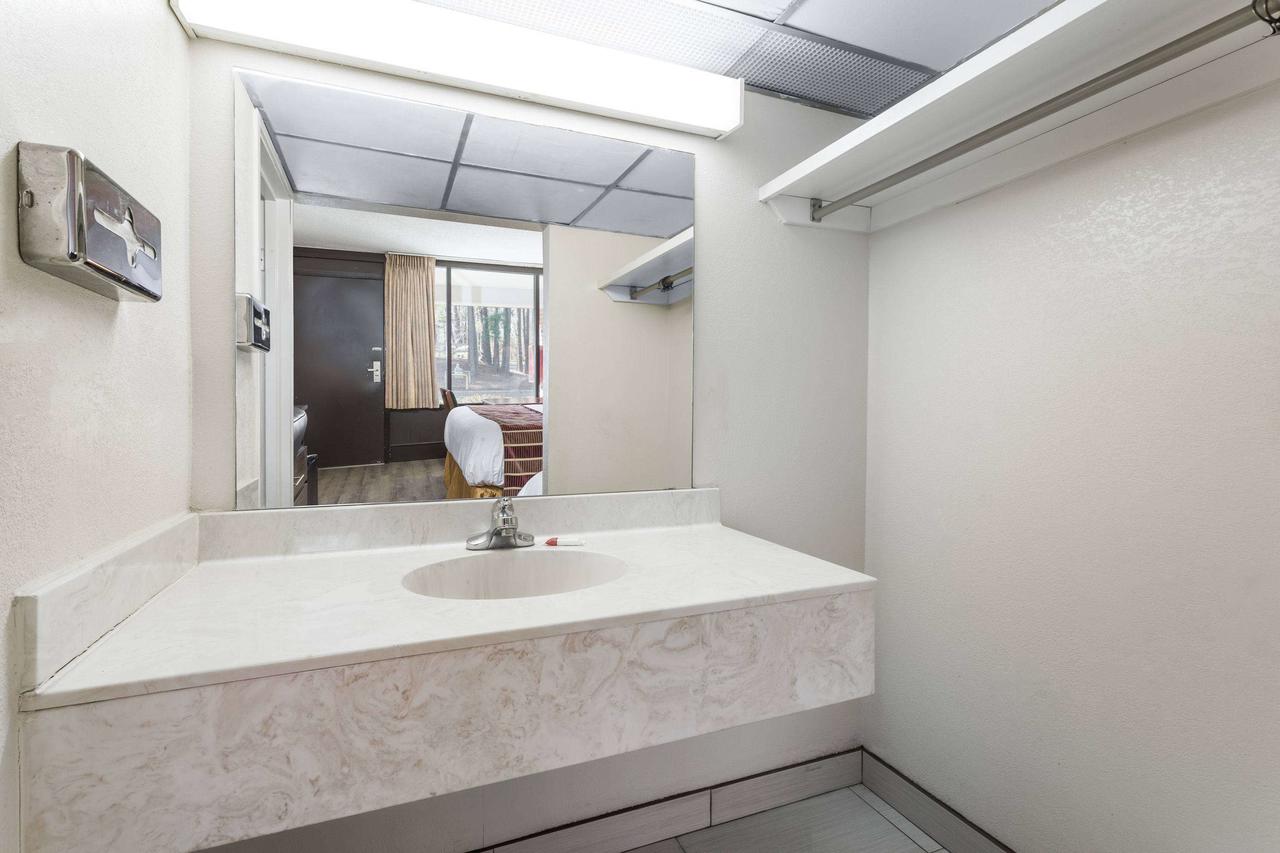 Days Inn & Suites By Wyndham Rocky Mount Golden East - thumb 29