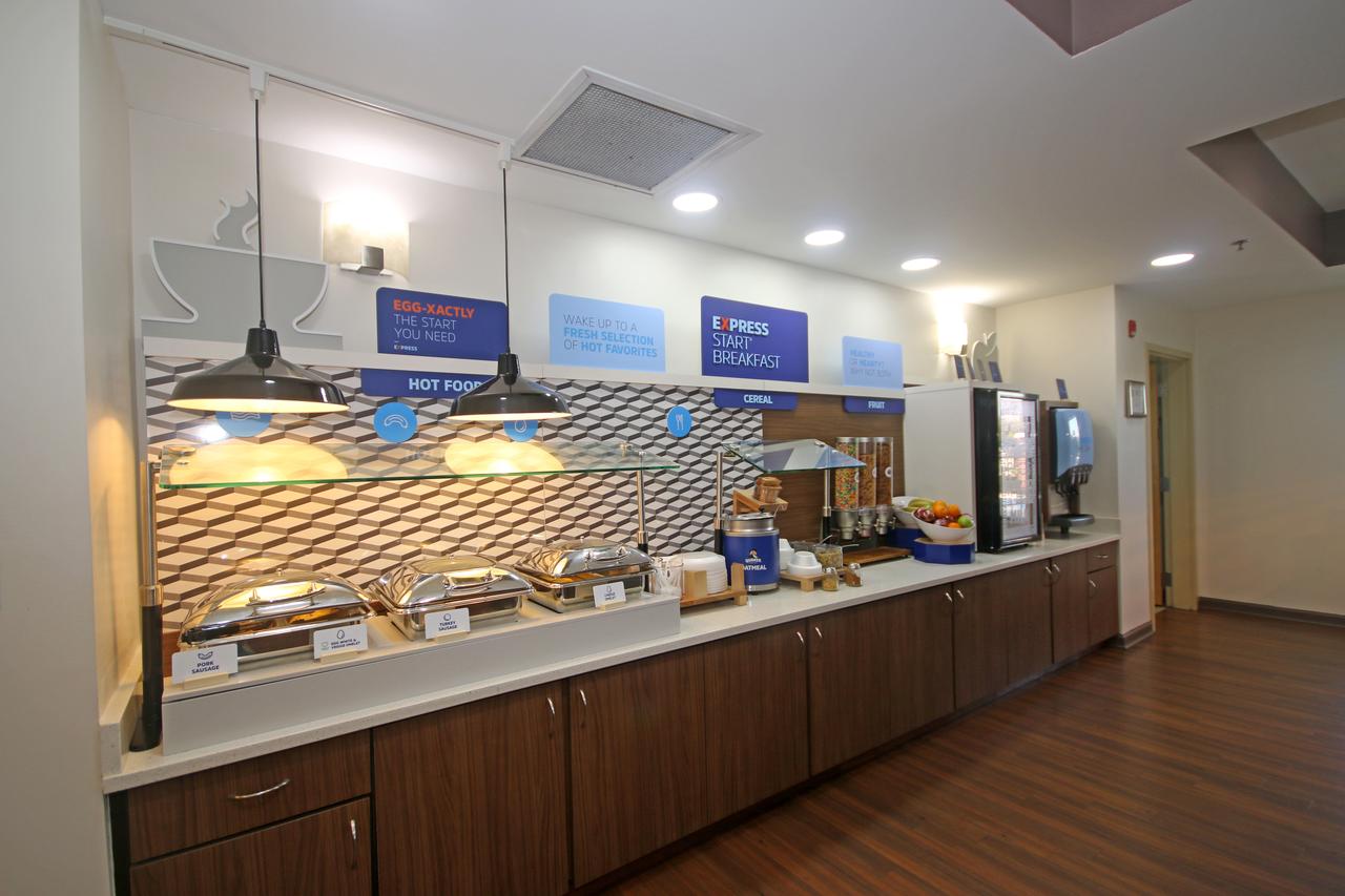 Holiday Inn Express Hotel & Suites Greensboro-East - thumb 15