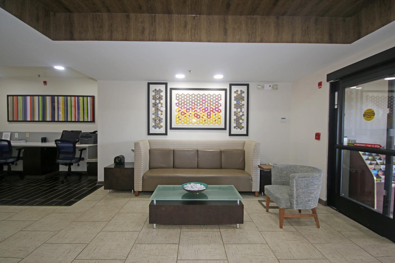 Holiday Inn Express Hotel & Suites Greensboro-East - thumb 2