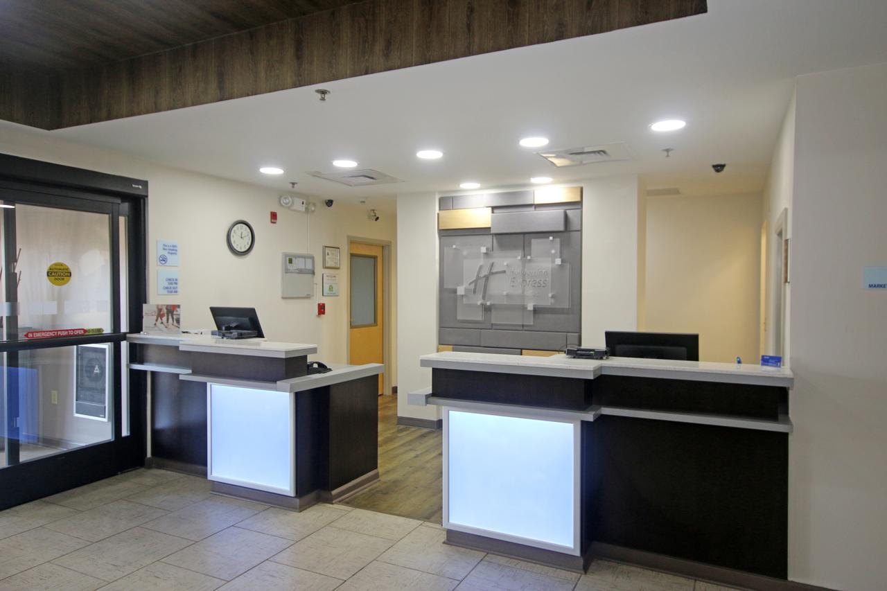 Holiday Inn Express Hotel & Suites Greensboro-East - thumb 9