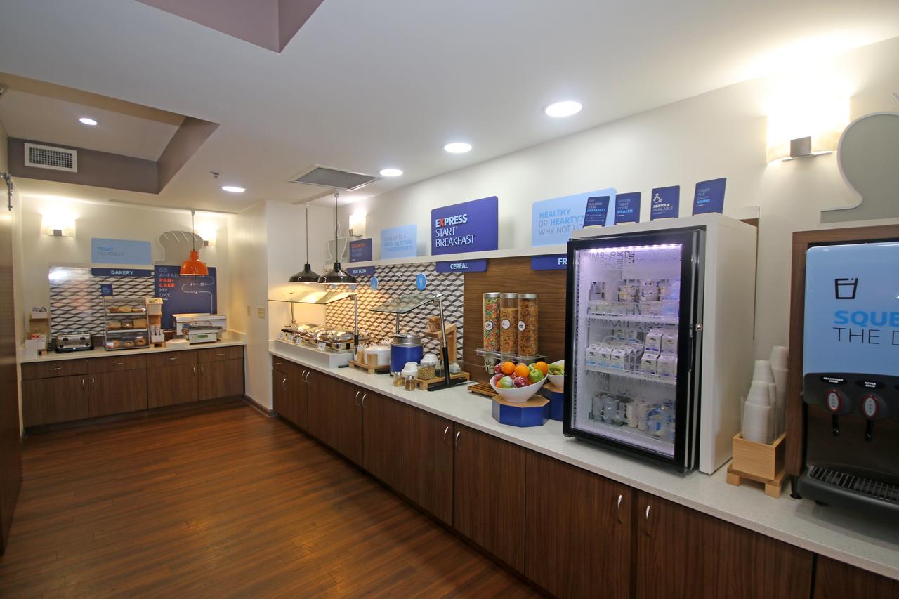 Holiday Inn Express Hotel & Suites Greensboro-East - thumb 5