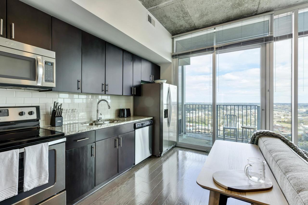 Charlotte Uptown 2107 - thumb 22