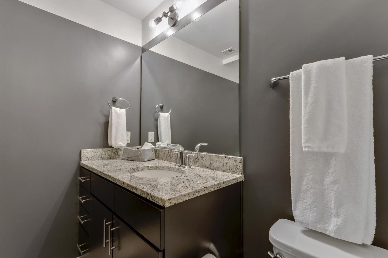 Charlotte Uptown 2107 - thumb 19