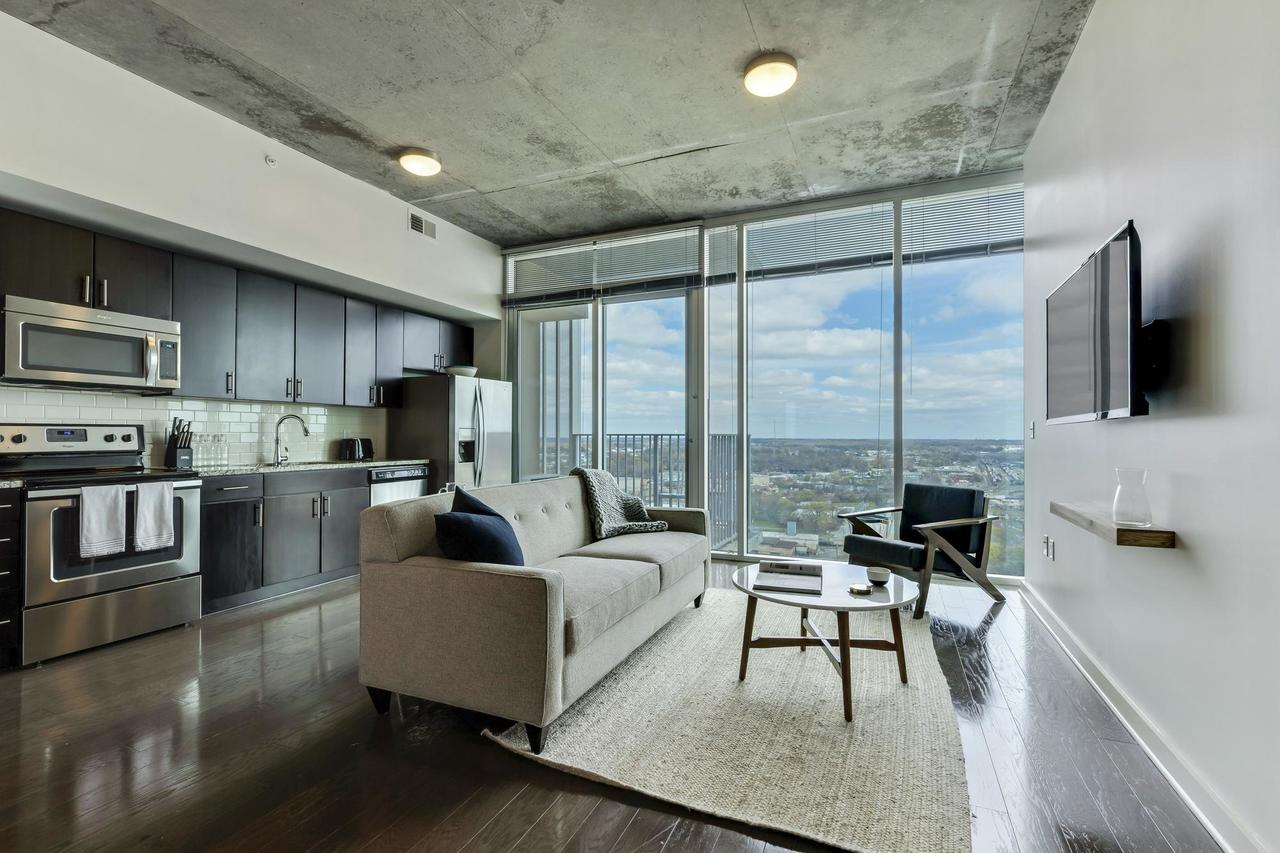 Charlotte Uptown 2107 - thumb 0