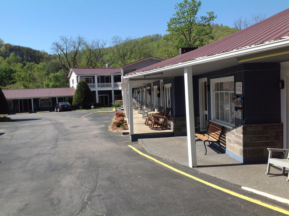 Lloyds On The River Country Inn - thumb 2