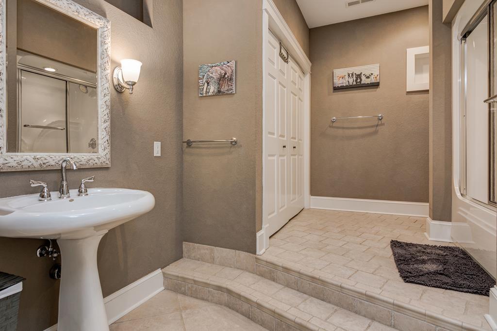 Waterfall Manor Home - thumb 32