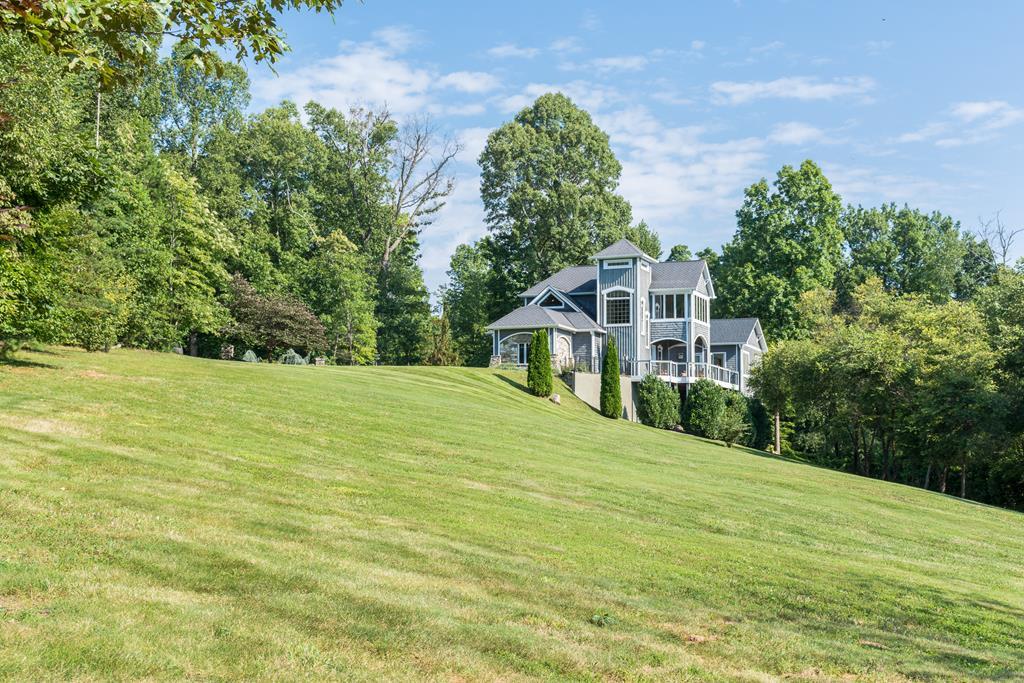 Waterfall Manor Home - thumb 17