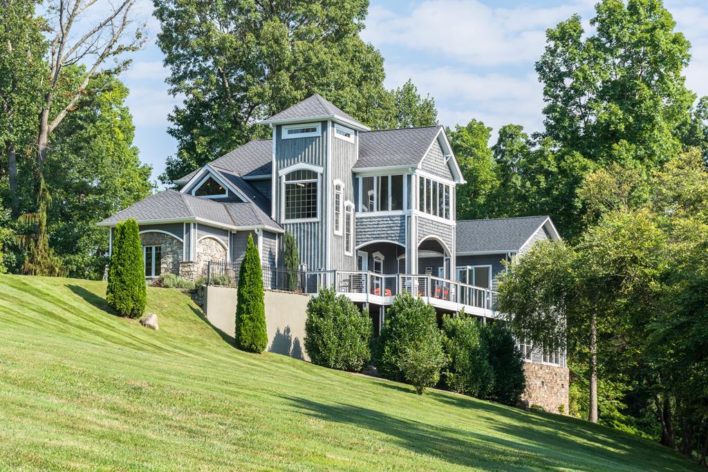 Waterfall Manor Home - thumb 6