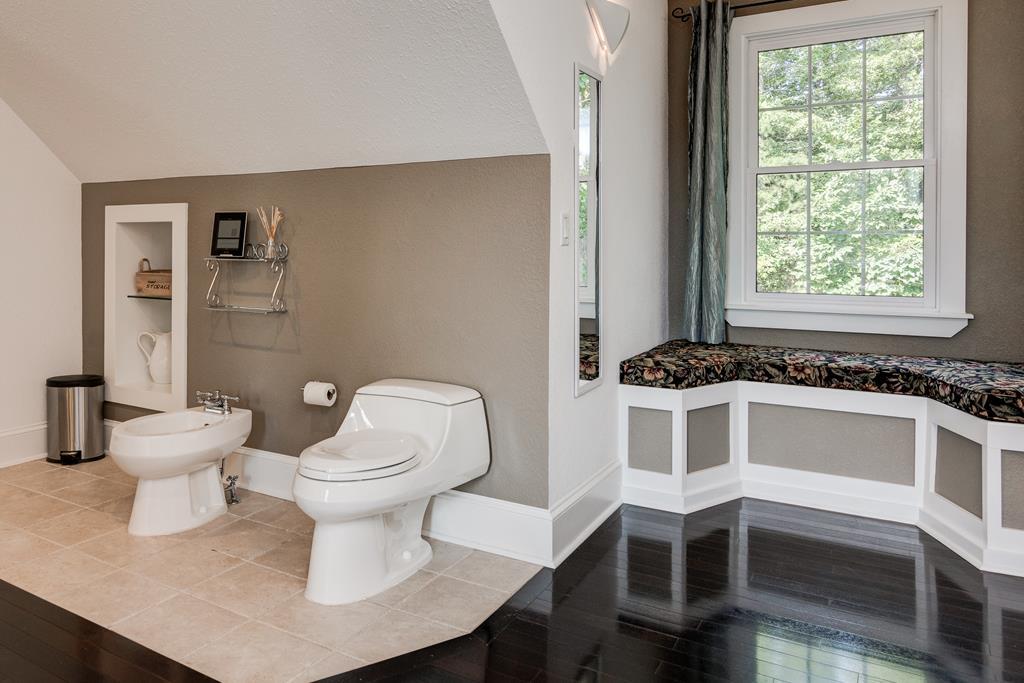 Waterfall Manor Home - thumb 33