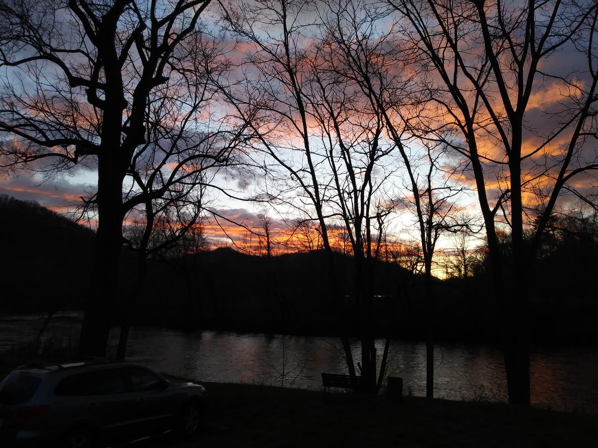 Riverbend Lodging - thumb 2