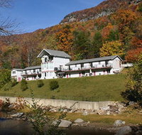 Carter Lodge - On The River - USA Accommodation
