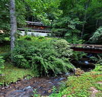 Creekside Comfort - USA Accommodation