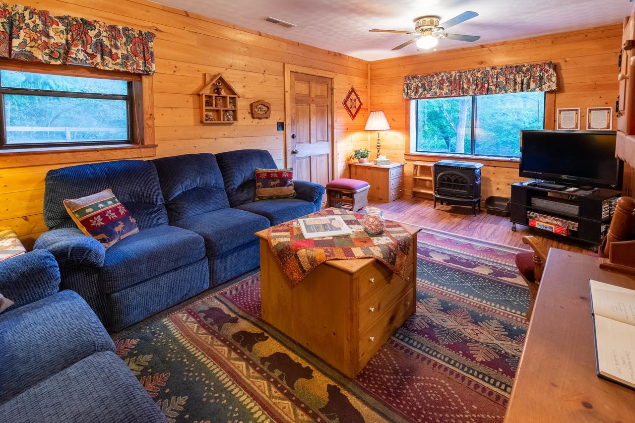 3 Bed 2 Bath Vacation Home In Bryson City - thumb 2