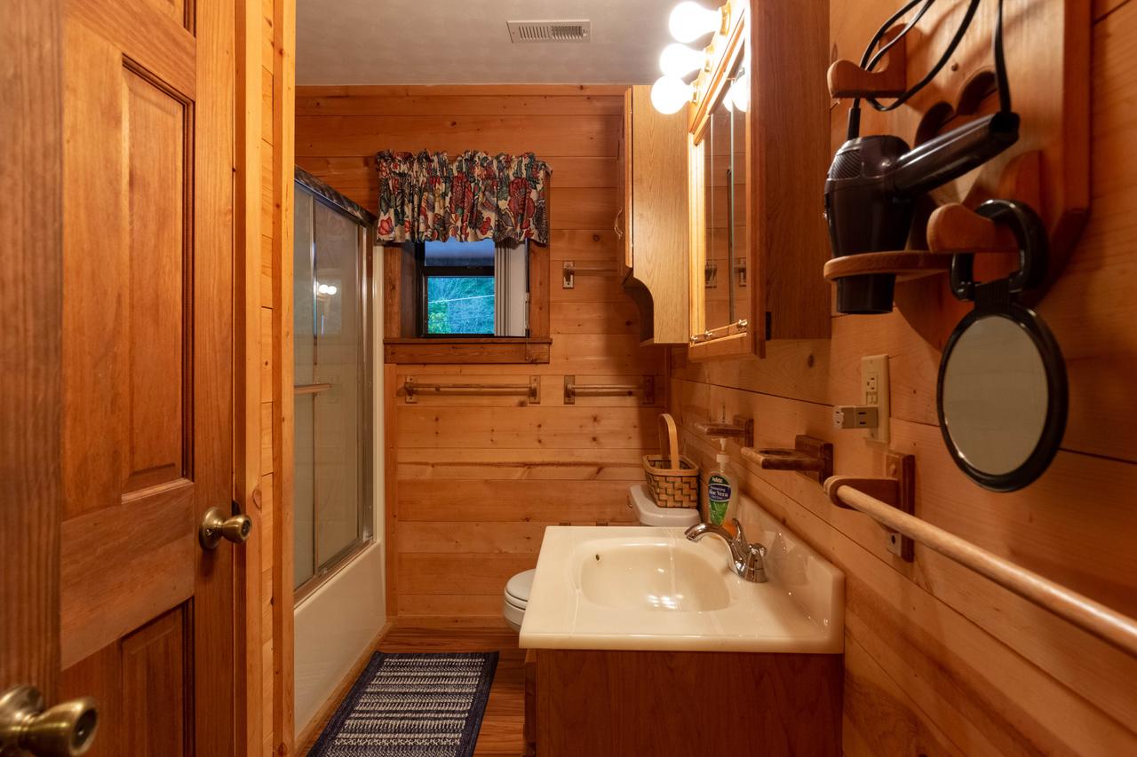3 Bed 2 Bath Vacation Home In Bryson City - thumb 12