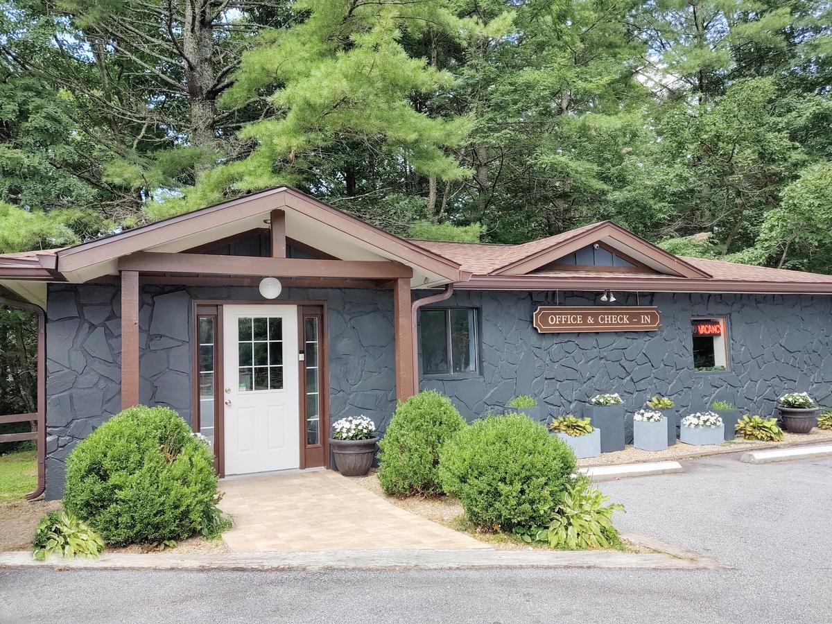 Cashiers Village Inn - thumb 26