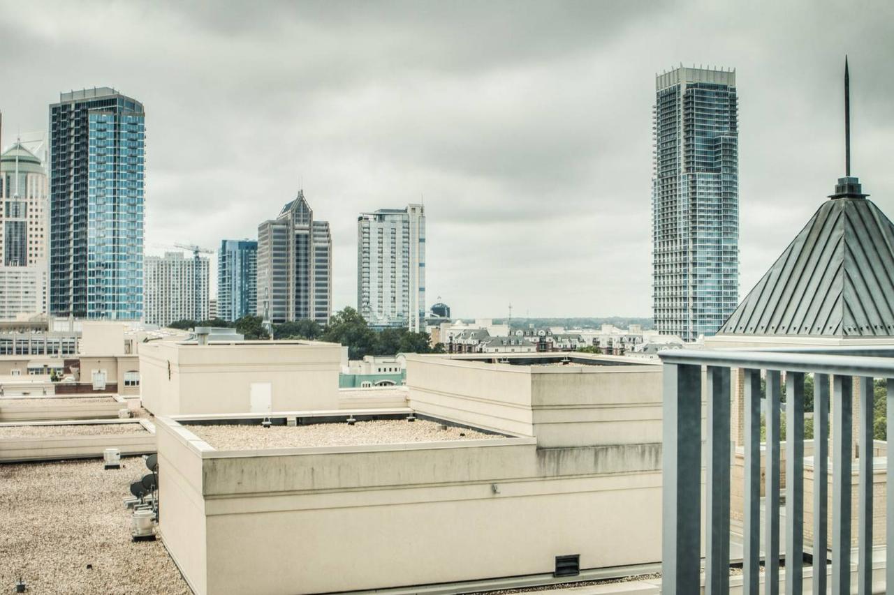Astounding City Views From Uptown High-Rise Studio - thumb 24