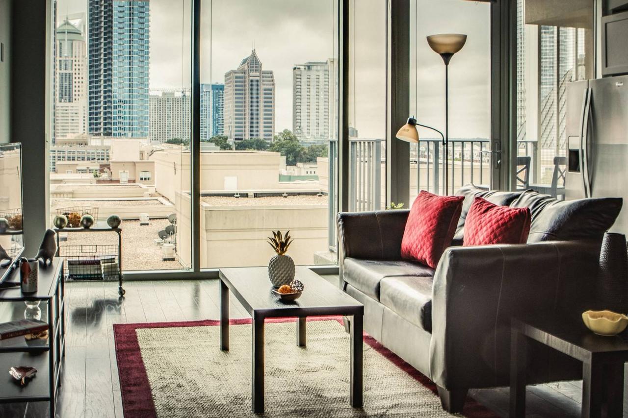Astounding City Views From Uptown High-Rise Studio - thumb 17