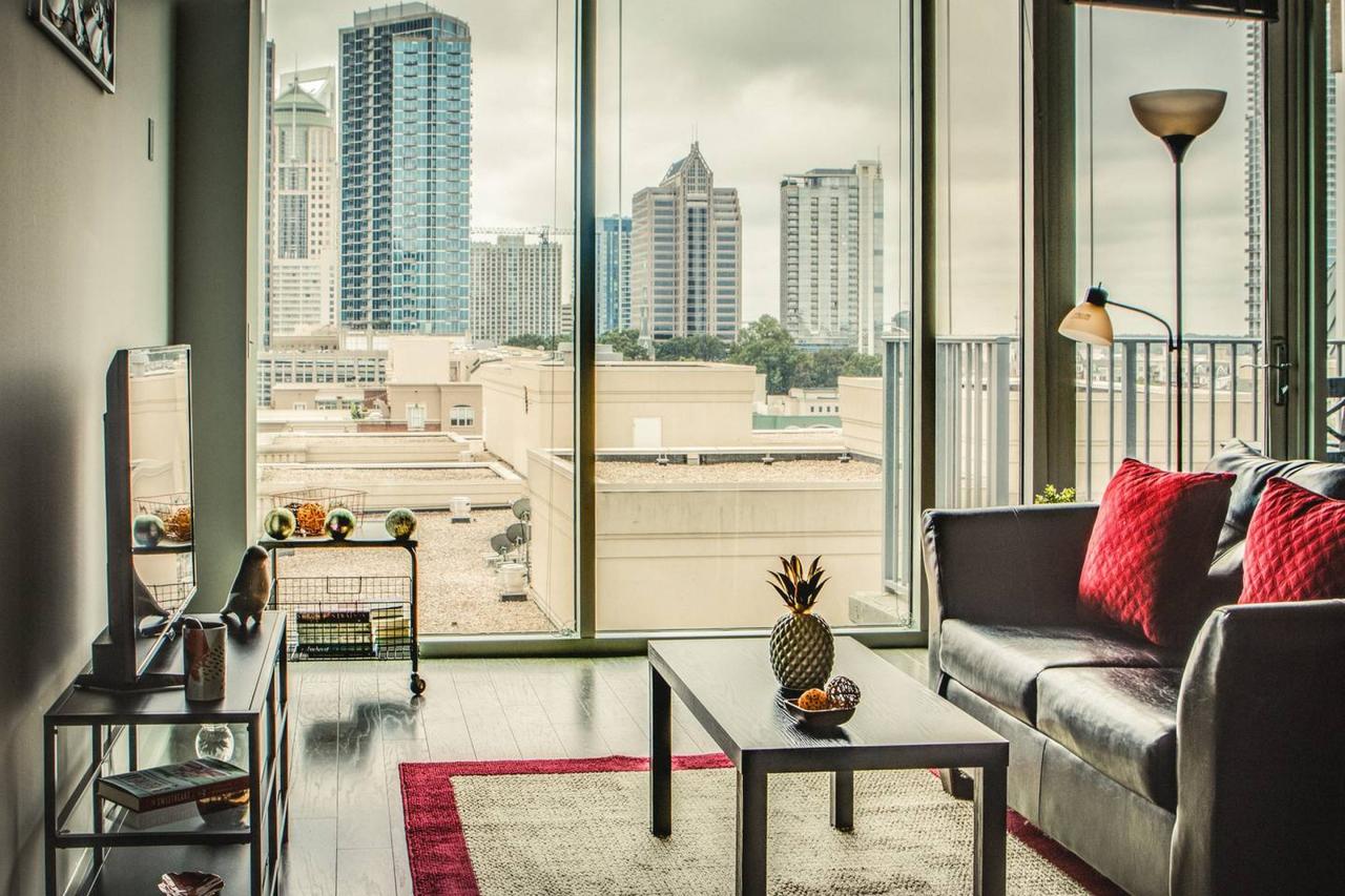 Astounding City Views From Uptown High-Rise Studio - thumb 8