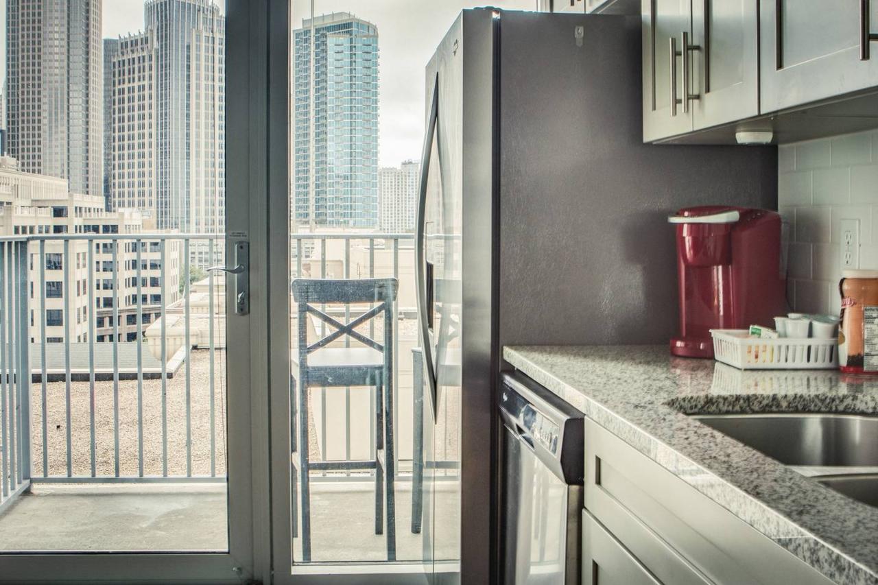 Astounding City Views From Uptown High-Rise Studio - thumb 33
