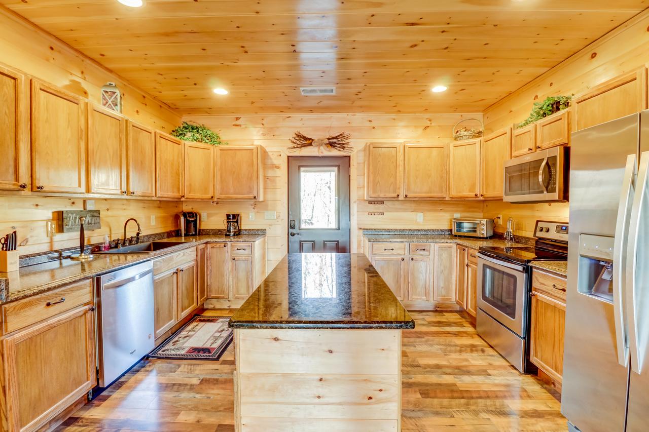 4 Bed 3 Bath Vacation Home In Bryson City - thumb 6