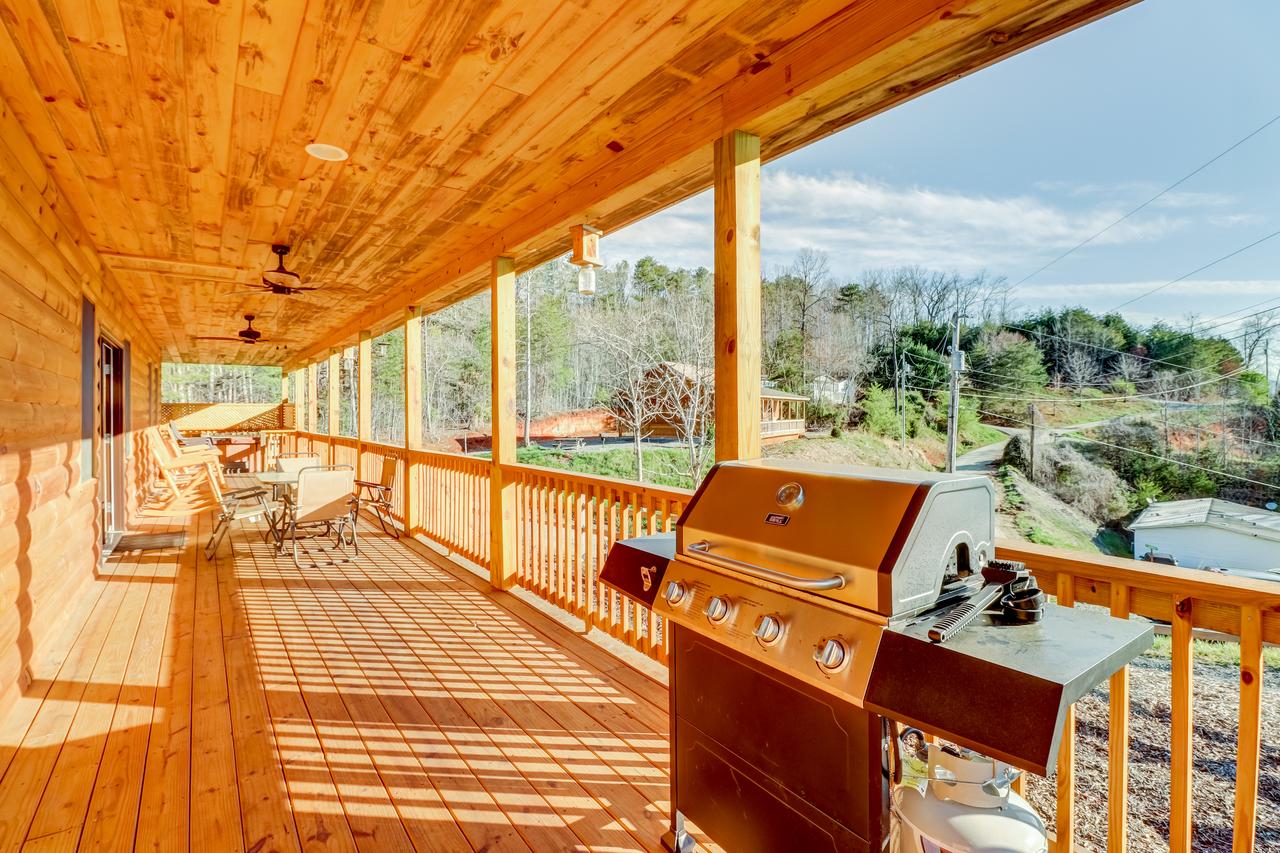 4 Bed 3 Bath Vacation Home In Bryson City - thumb 2
