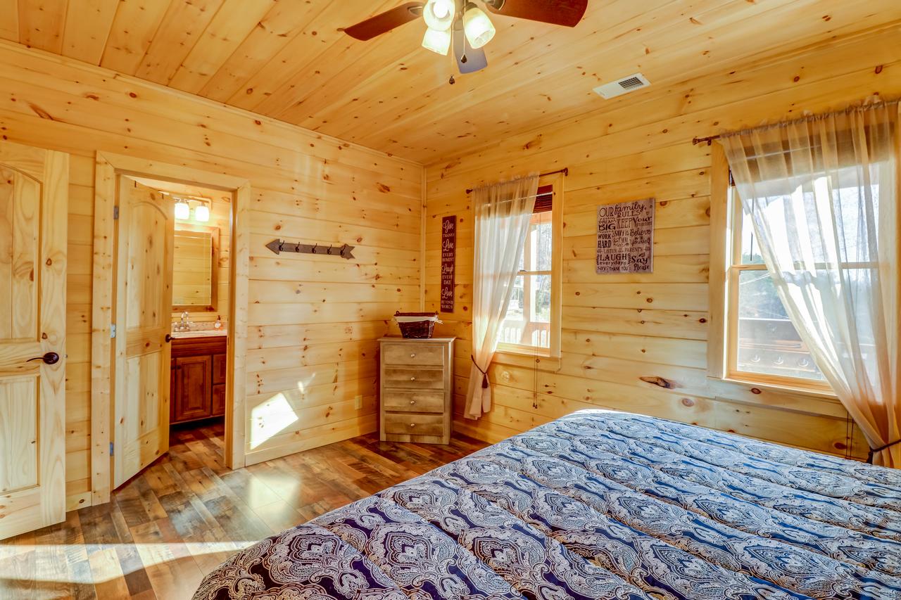 4 Bed 3 Bath Vacation Home In Bryson City - thumb 20