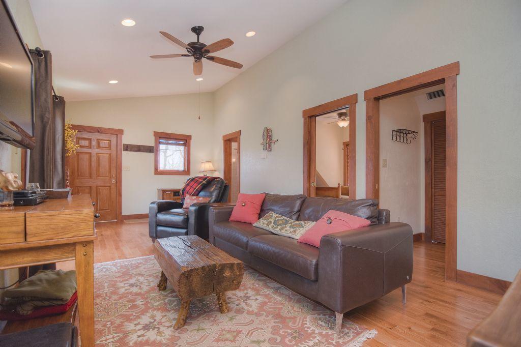 Harmony Hill Cabin - thumb 2