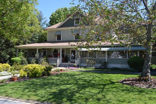 Red Rocker Inn - thumb 0