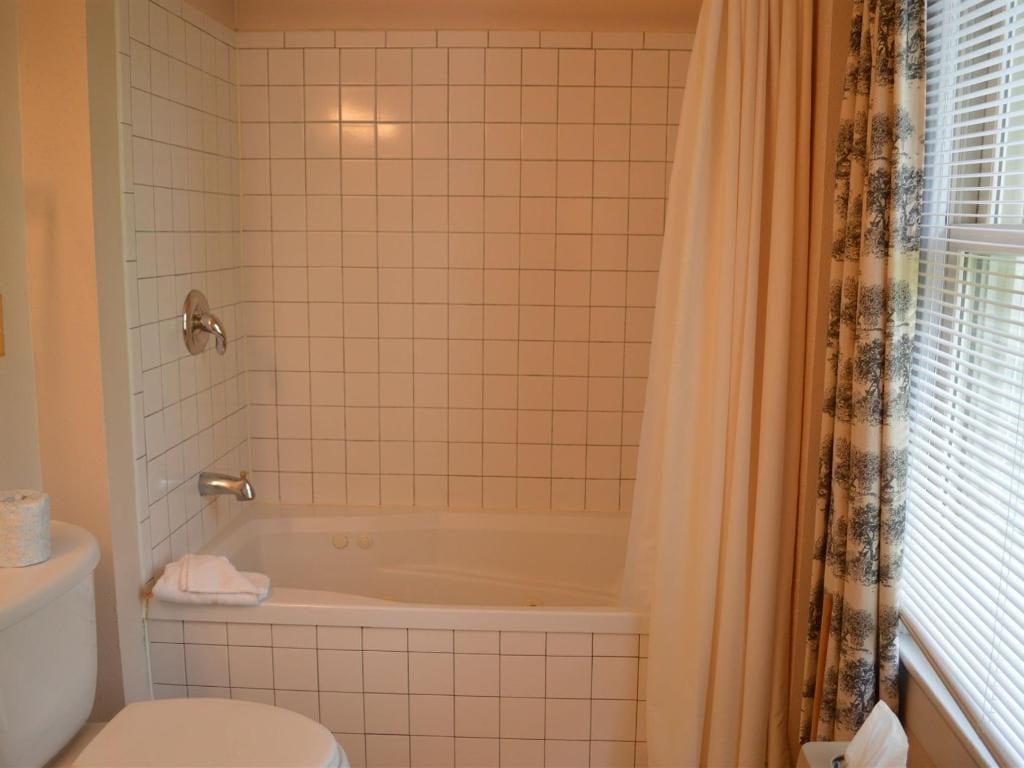 Red Rocker Inn - thumb 43