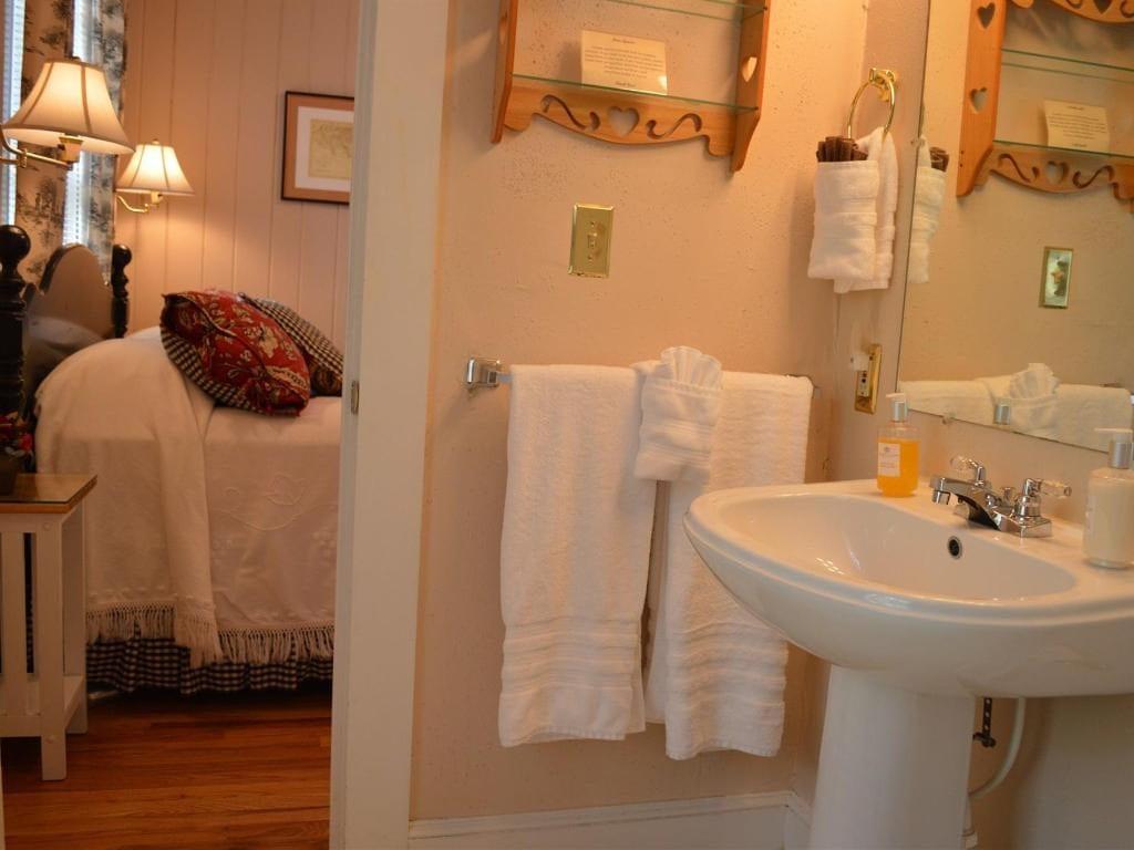 Red Rocker Inn - thumb 42