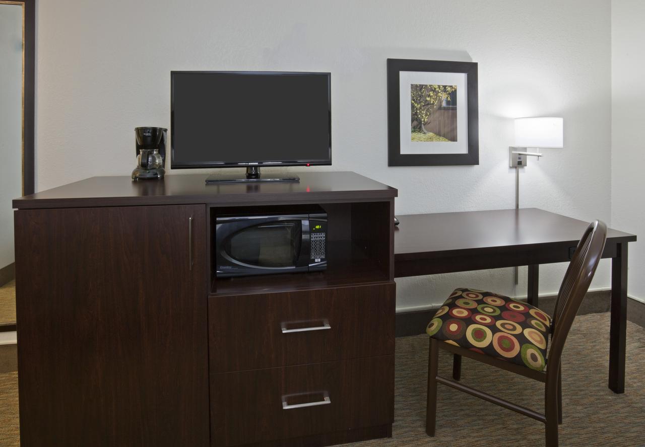 Fargo Inn And Suites - thumb 16