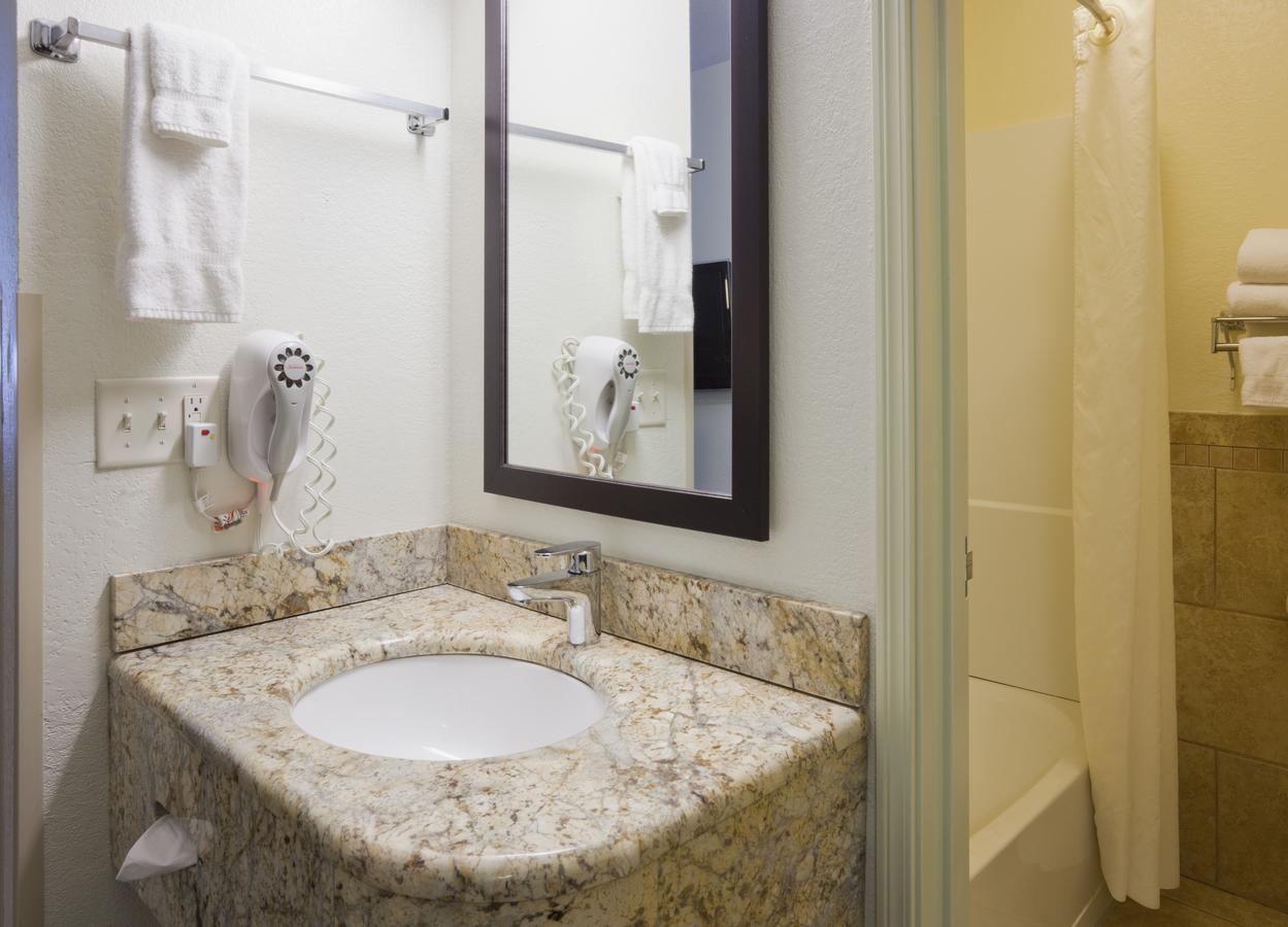 Fargo Inn And Suites - thumb 27
