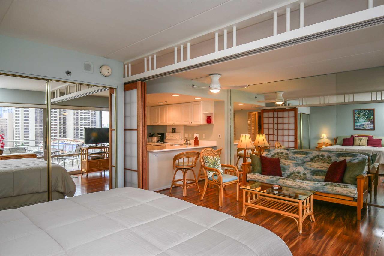 Ilikai 1038 Ocean Condo - thumb 7