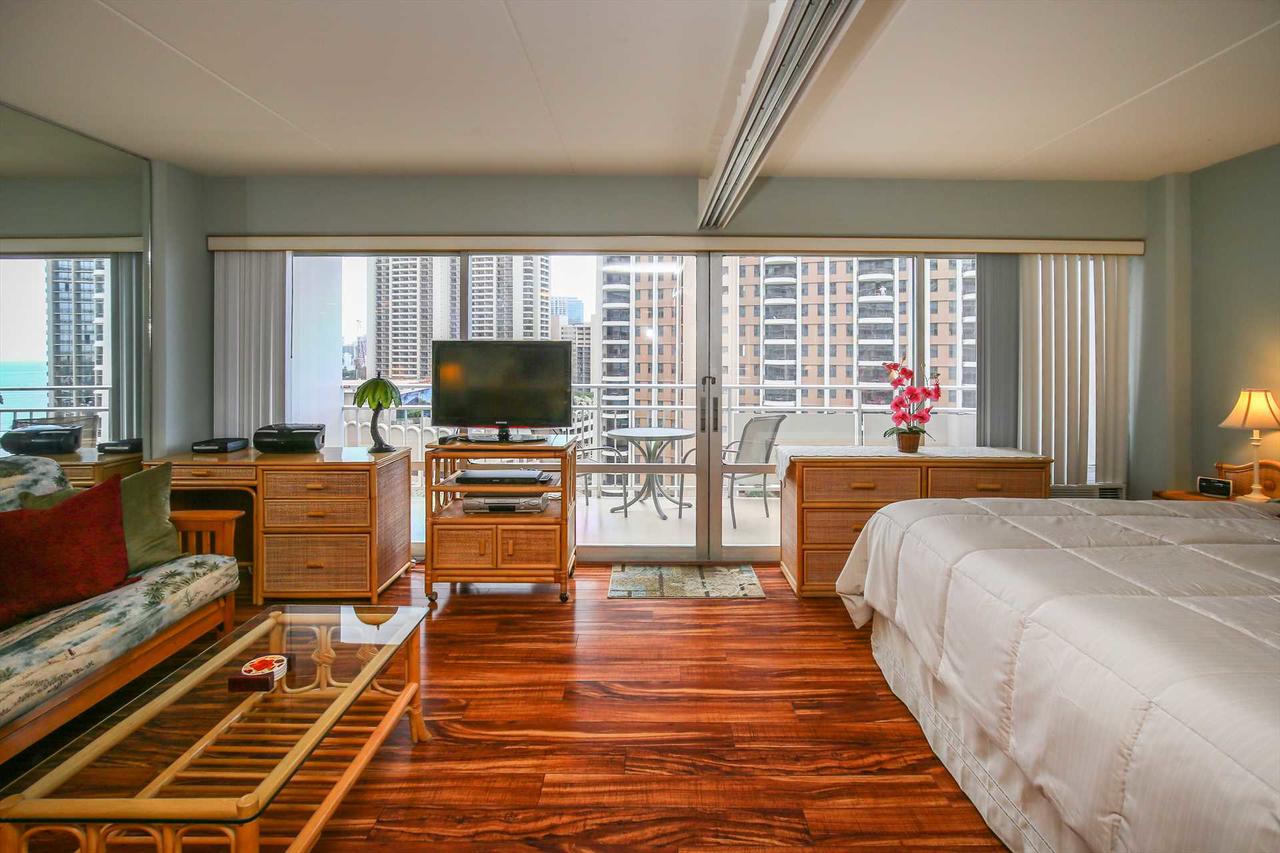 Ilikai 1038 Ocean Condo - thumb 1