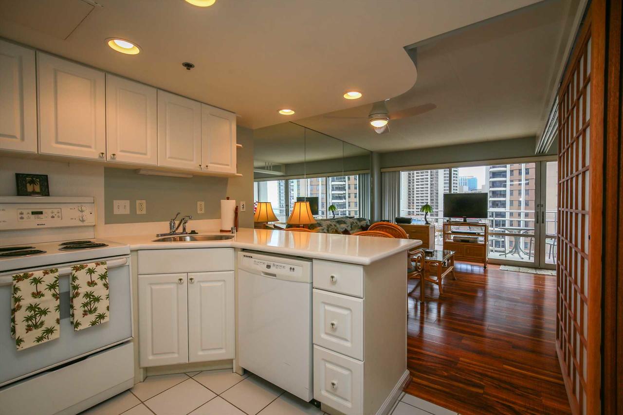 Ilikai 1038 Ocean Condo - thumb 25